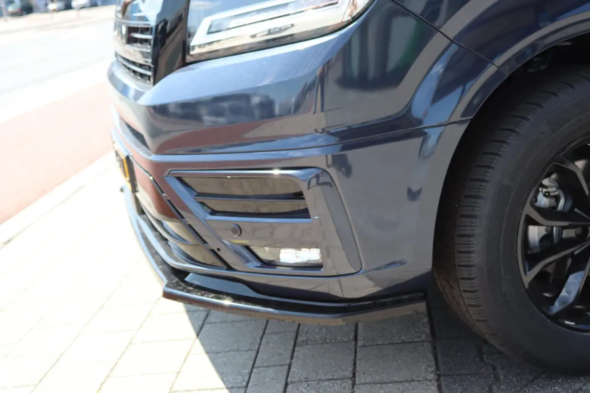 3.140 L3H3, lederen bekleding, 18" LMV, Volledig in kleur, Sidebars zwart, Roordink Edition