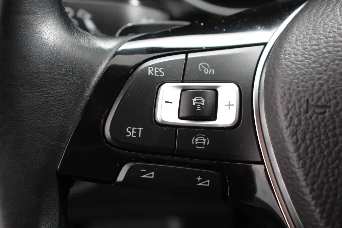 1.5 TSI DSG Highline 7p Navigatie Apple Carplay/Android Auto Parkeersensoren Adaptieve Cruise Control Stoel-en stuurverwarming Elektrische achterklep Getinte ramen Climatronic