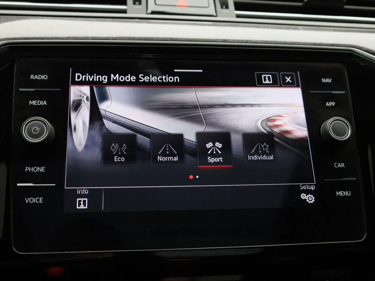 1.4 TSI PHEV GTE Business | Automaat | Apple Carplay / Android Auto | Panoramadak | Achteruitrijcamera | Parkeersensoren | Stoelverwarming |