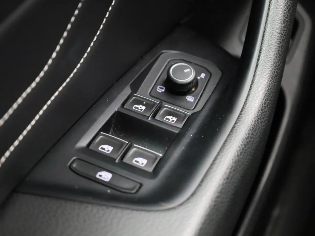 1.4 TSI PHEV GTE Business | Automaat | Apple Carplay / Android Auto | Panoramadak | Achteruitrijcamera | Parkeersensoren | Stoelverwarming |