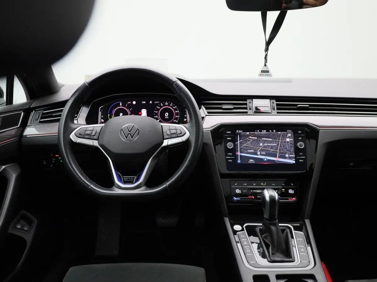 1.4 TSI PHEV GTE Business | Automaat | Apple Carplay / Android Auto | Panoramadak | Achteruitrijcamera | Parkeersensoren | Stoelverwarming |