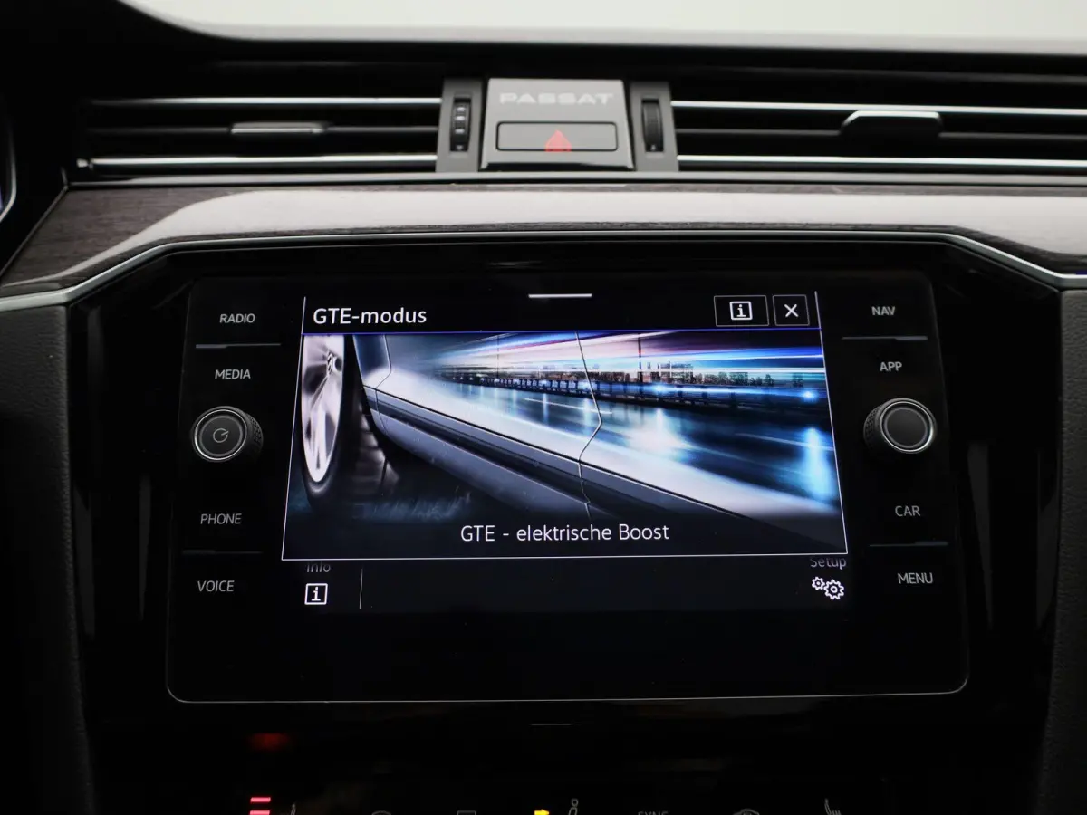 1.4 TSI PHEV GTE Business | Automaat | Apple Carplay / Android Auto | Panoramadak | Achteruitrijcamera | Parkeersensoren | Stoelverwarming |