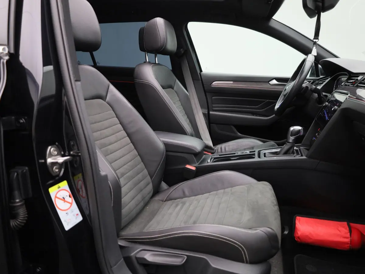 1.4 TSI PHEV GTE Business | Automaat | Apple Carplay / Android Auto | Panoramadak | Achteruitrijcamera | Parkeersensoren | Stoelverwarming |