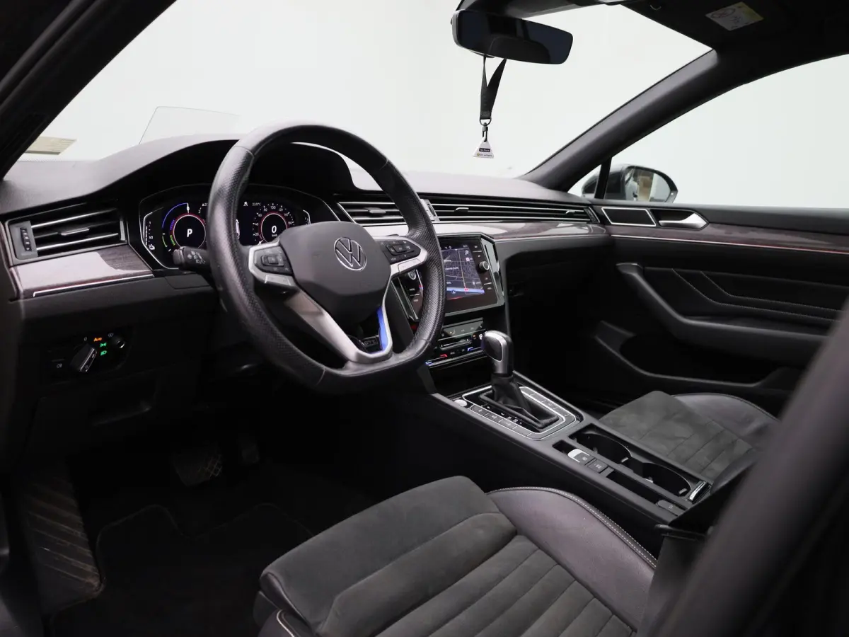 1.4 TSI PHEV GTE Business | Automaat | Apple Carplay / Android Auto | Panoramadak | Achteruitrijcamera | Parkeersensoren | Stoelverwarming |