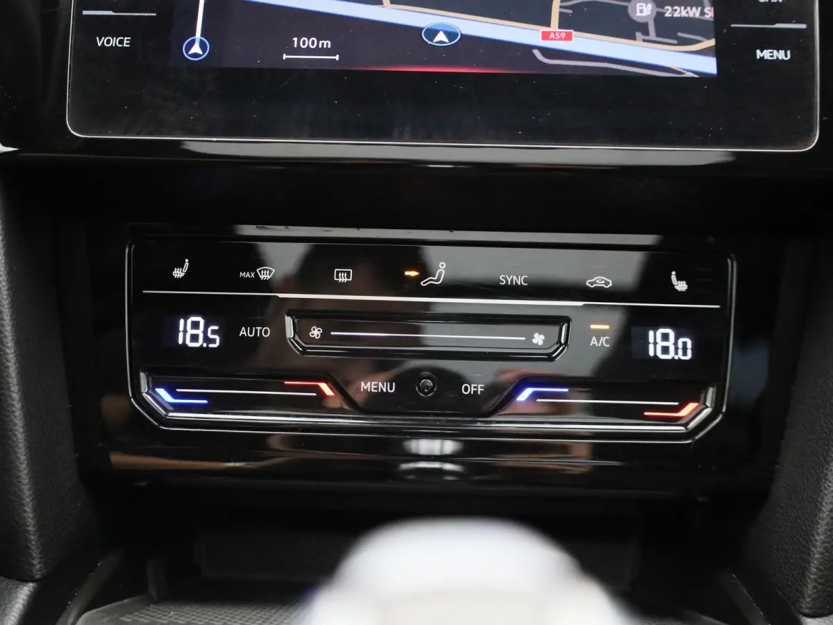 1.4 TSI PHEV GTE Business | Automaat | Apple Carplay / Android Auto | Panoramadak | Achteruitrijcamera | Parkeersensoren | Stoelverwarming |