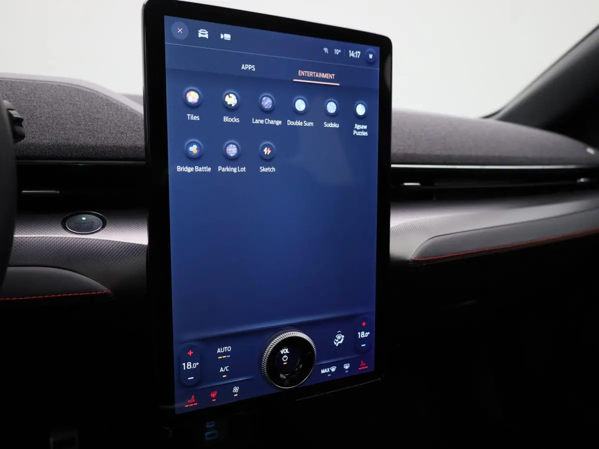Extended First Edition AWD 98 kWh Afneembare trekhaak | Panorama dak | Elektrische Voorstoelen