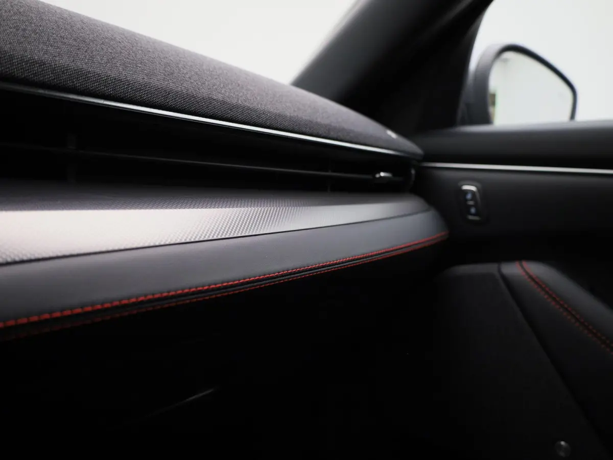 Extended First Edition AWD 98 kWh Afneembare trekhaak | Panorama dak | Elektrische Voorstoelen