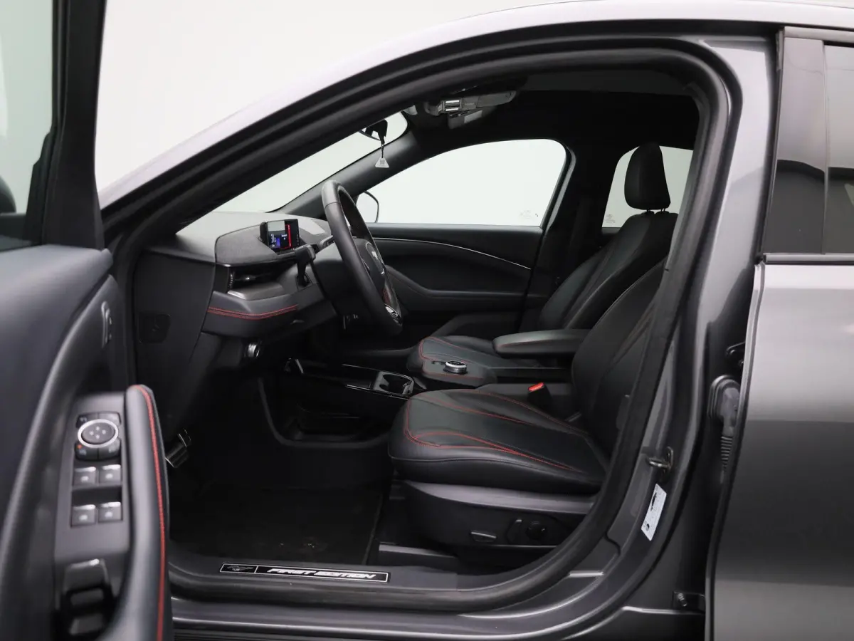 Extended First Edition AWD 98 kWh Afneembare trekhaak | Panorama dak | Elektrische Voorstoelen
