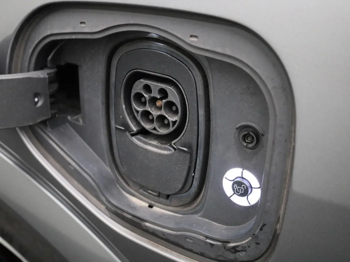 Extended First Edition AWD 98 kWh Afneembare trekhaak | Panorama dak | Elektrische Voorstoelen