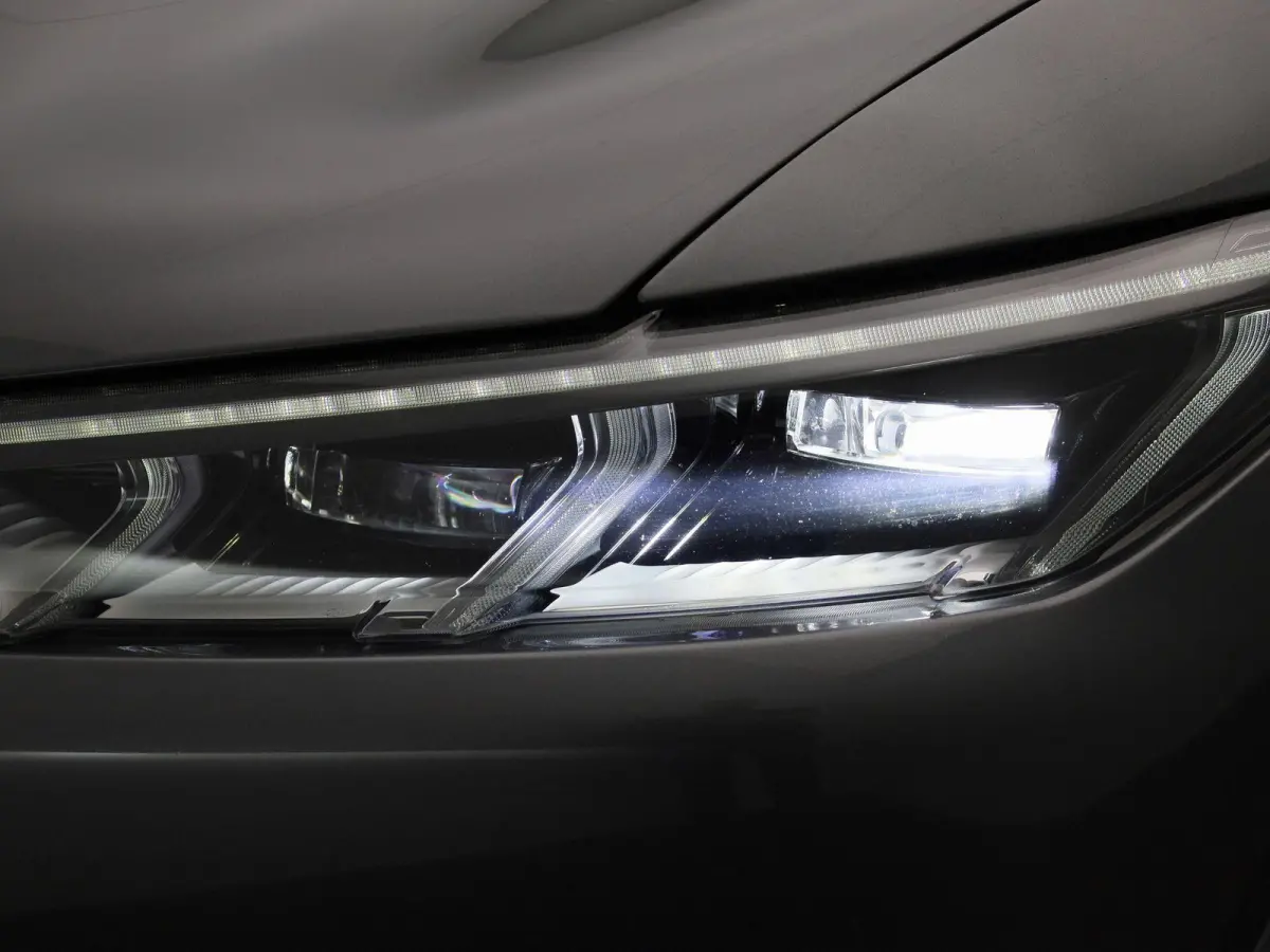 Extended First Edition AWD 98 kWh Afneembare trekhaak | Panorama dak | Elektrische Voorstoelen