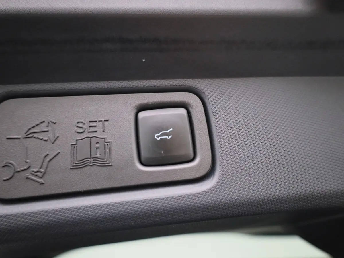 Extended First Edition AWD 98 kWh Afneembare trekhaak | Panorama dak | Elektrische Voorstoelen