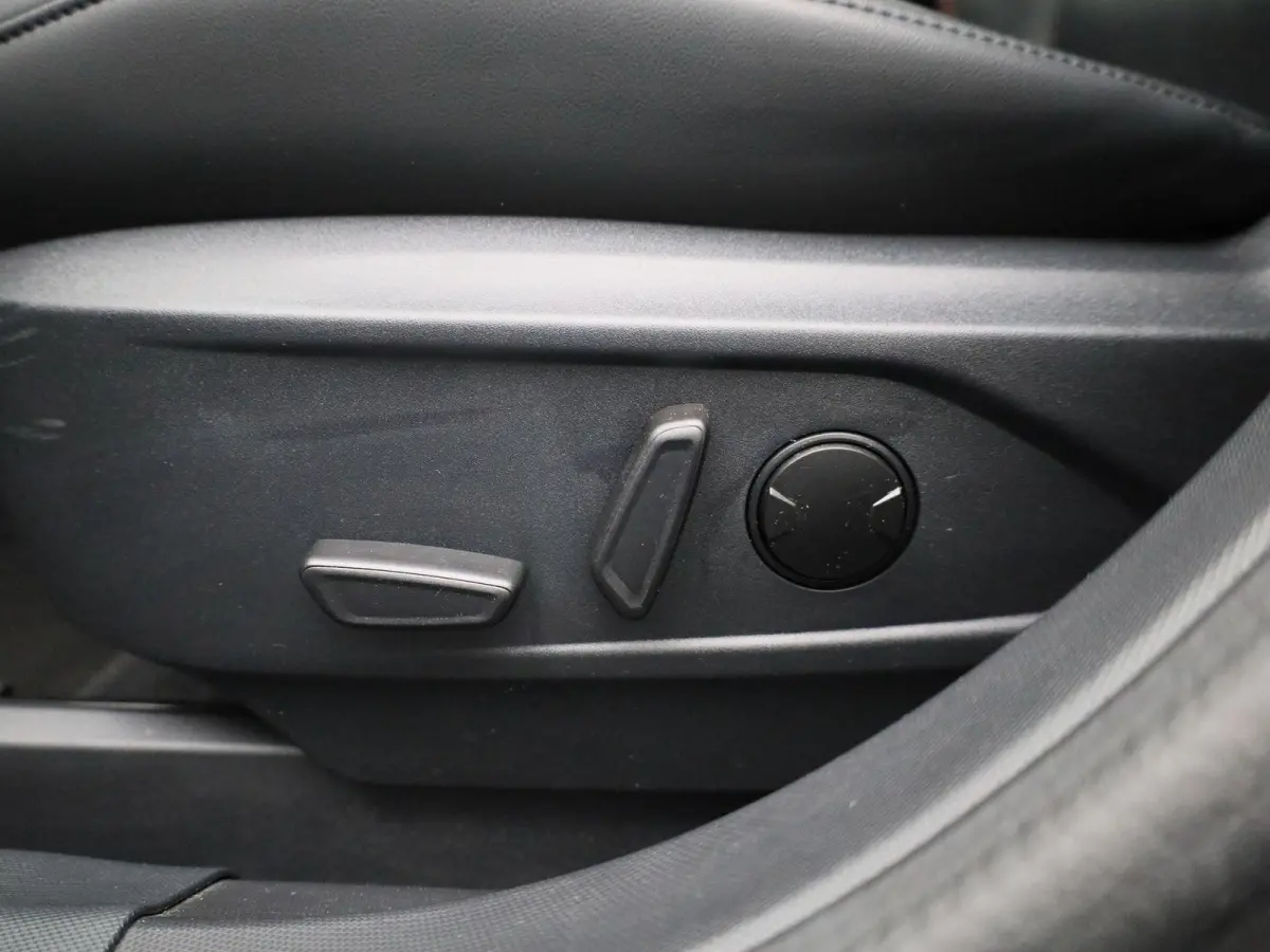Extended First Edition AWD 98 kWh Afneembare trekhaak | Panorama dak | Elektrische Voorstoelen