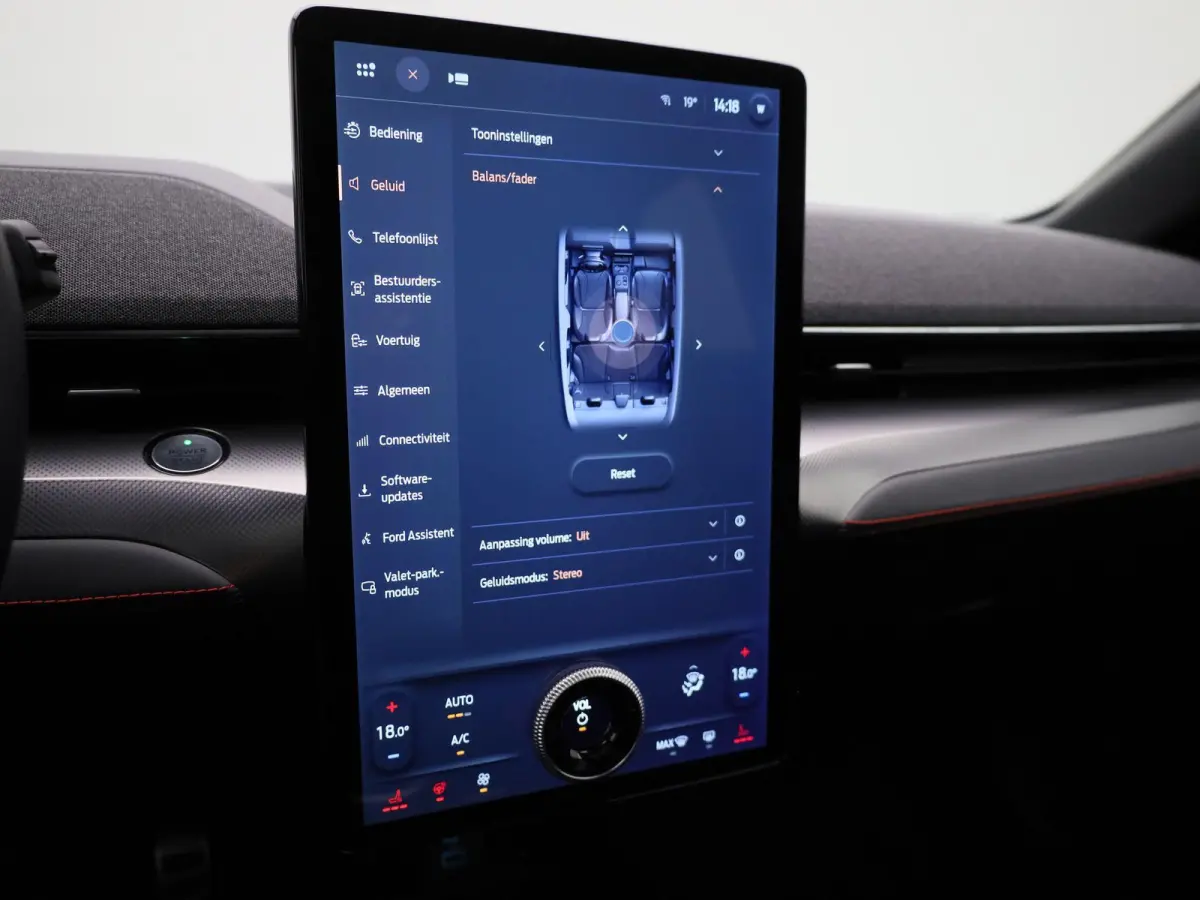 Extended First Edition AWD 98 kWh Afneembare trekhaak | Panorama dak | Elektrische Voorstoelen
