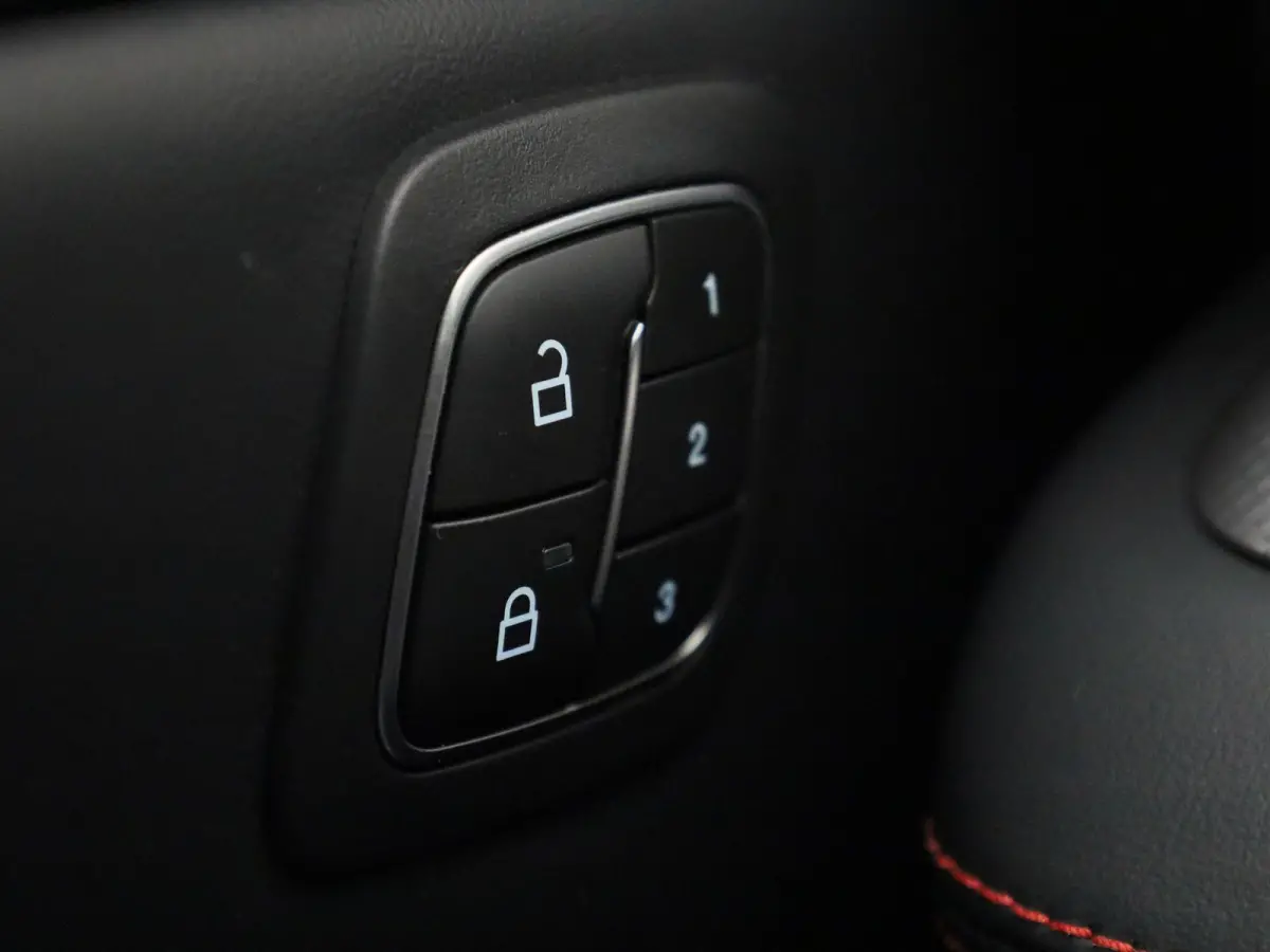 Extended First Edition AWD 98 kWh Afneembare trekhaak | Panorama dak | Elektrische Voorstoelen