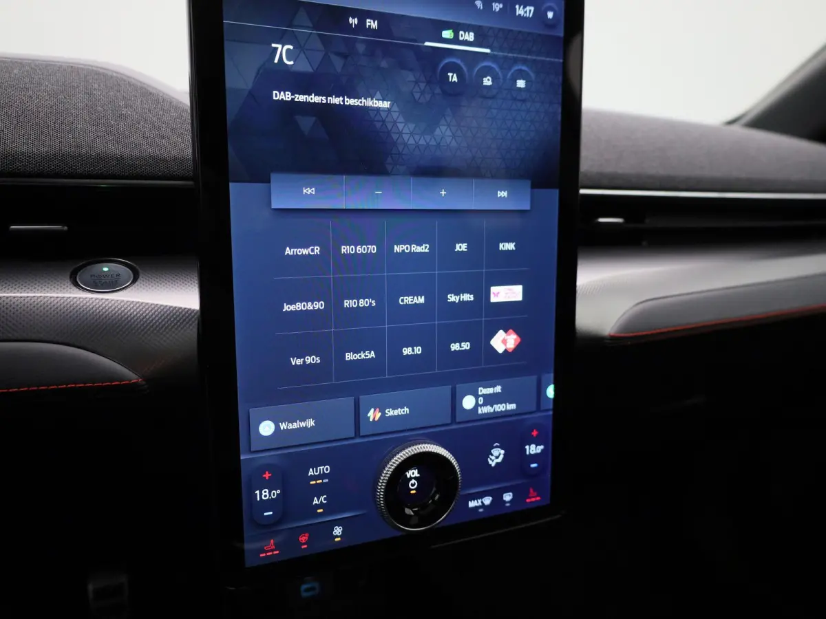 Extended First Edition AWD 98 kWh Afneembare trekhaak | Panorama dak | Elektrische Voorstoelen