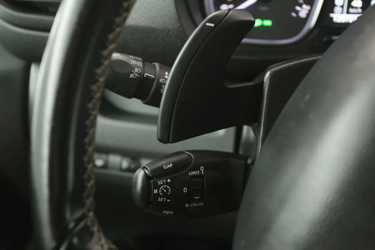2.0 BlueHDI L3H1 180PK | Automaat | Airco | Cruise | Camera | Carplay | 3 Zits | Trekhaak | Imperiaal