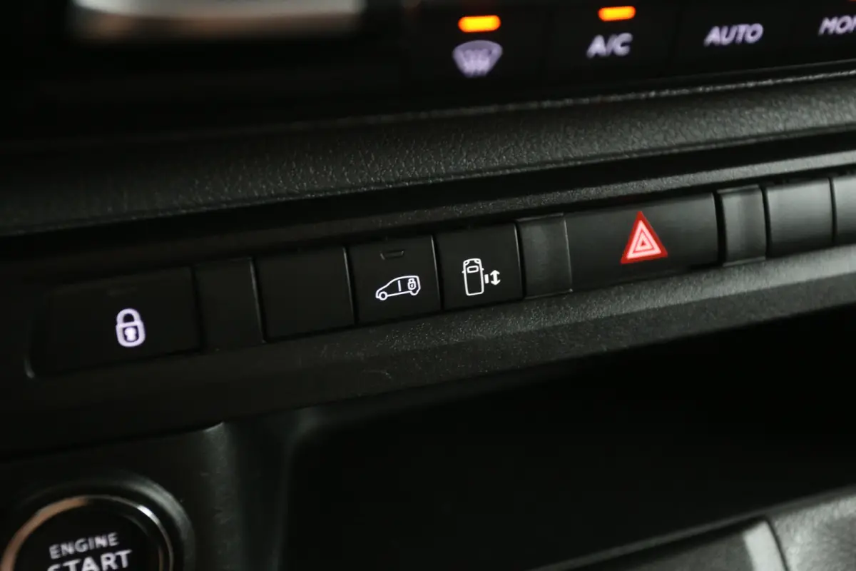 2.0 BlueHDI L3H1 180PK | Automaat | Airco | Cruise | Camera | Carplay | 3 Zits | Trekhaak | Imperiaal