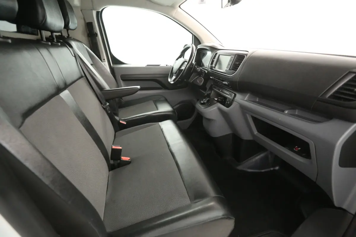 2.0 BlueHDI L3H1 180PK | Automaat | Airco | Cruise | Camera | Carplay | 3 Zits | Trekhaak | Imperiaal