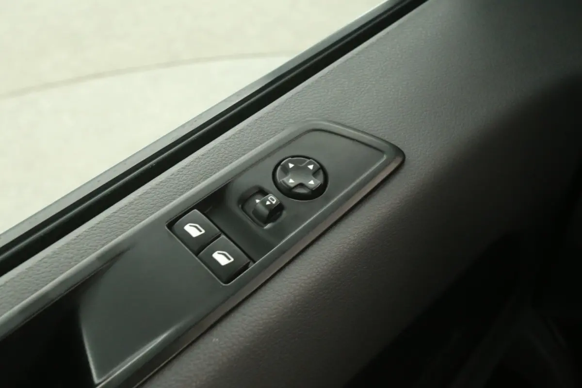 2.0 BlueHDI L3H1 180PK | Automaat | Airco | Cruise | Camera | Carplay | 3 Zits | Trekhaak | Imperiaal