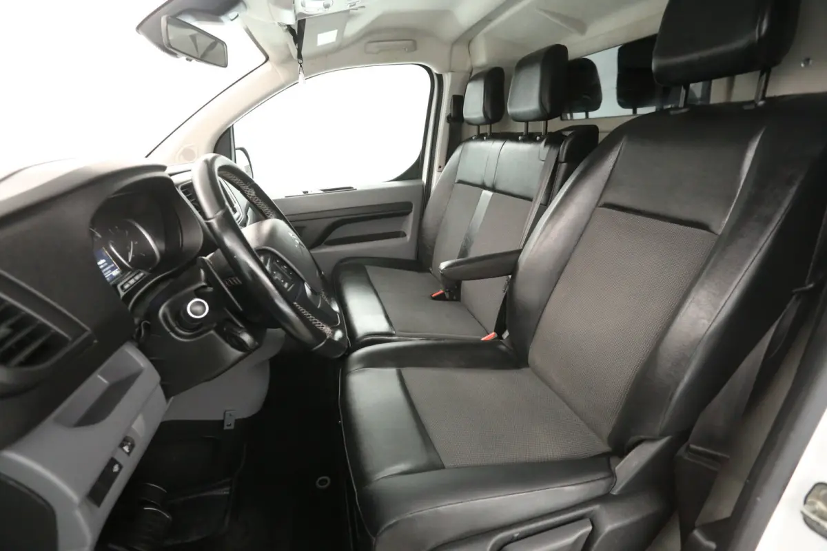 2.0 BlueHDI L3H1 180PK | Automaat | Airco | Cruise | Camera | Carplay | 3 Zits | Trekhaak | Imperiaal