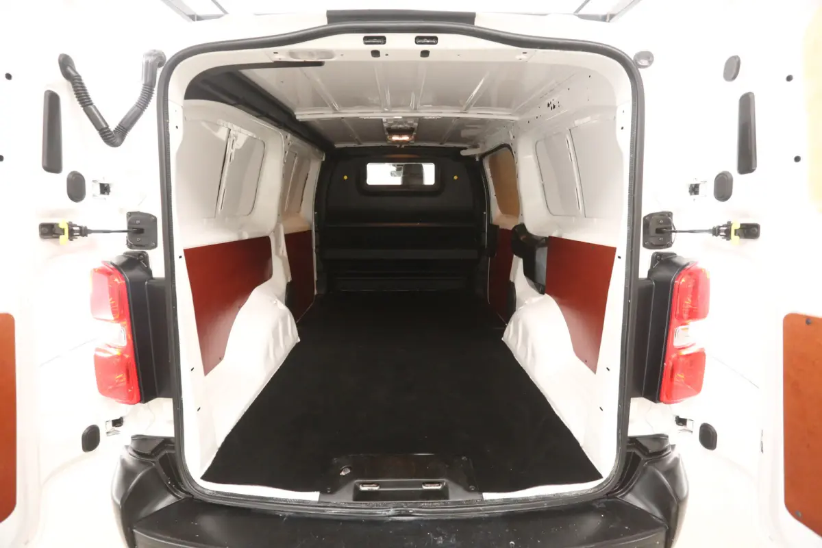 2.0 BlueHDI L3H1 180PK | Automaat | Airco | Cruise | Camera | Carplay | 3 Zits | Trekhaak | Imperiaal