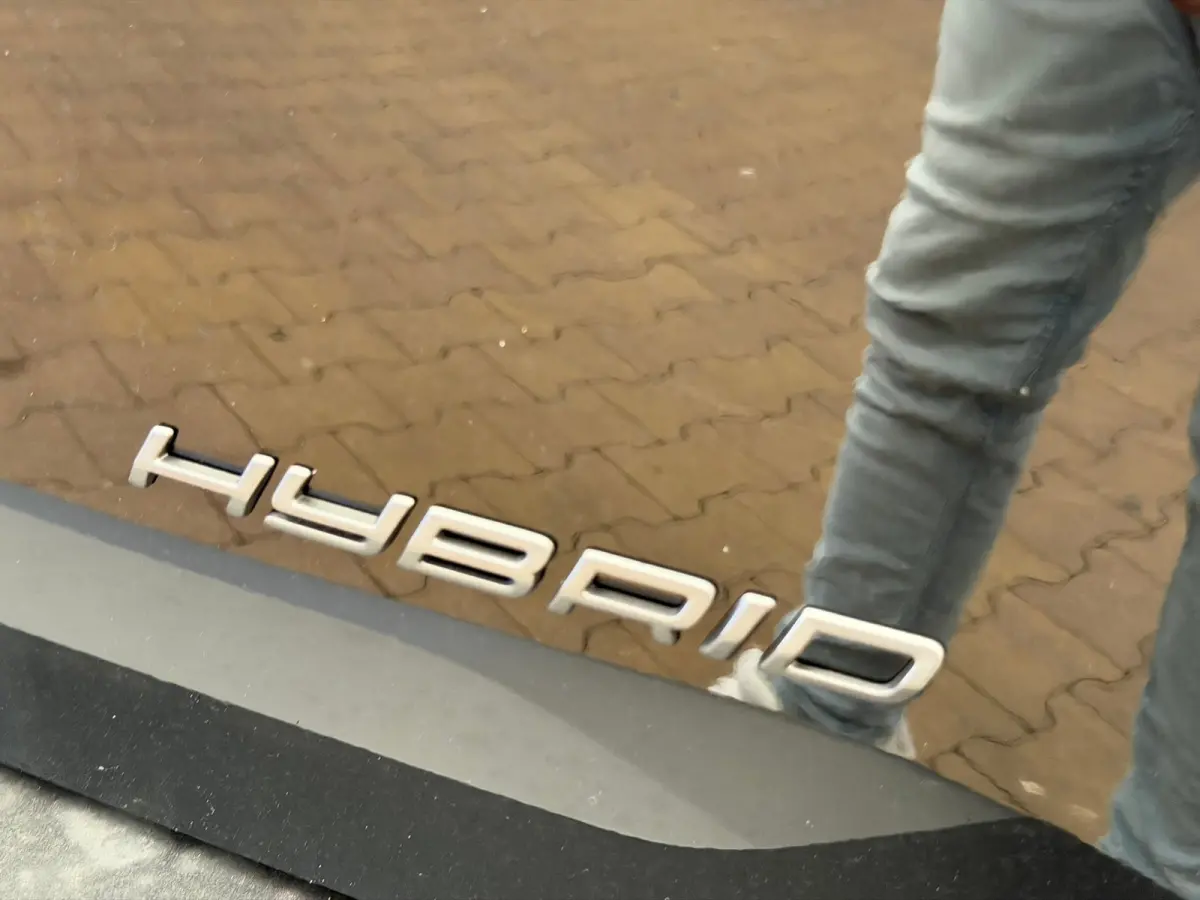 1.2 Hybrid 145 Allure | Active Safety Brake met camera en radar (automatisch noodremsysteem) met Distance Alert (waarschuwing dreigende aanrijding) | Advanced Active Safety Brake met camera 