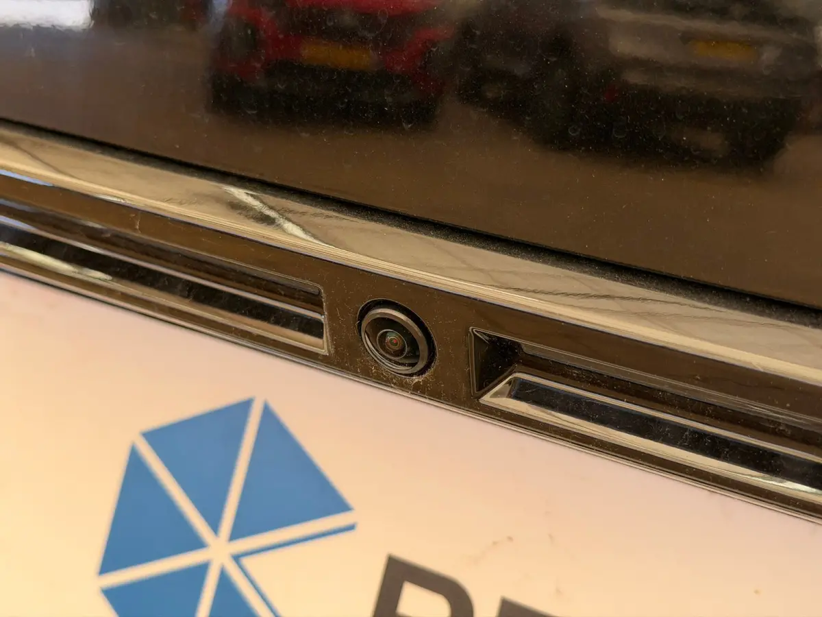 1.2 Hybrid 145 Allure | Active Safety Brake met camera en radar (automatisch noodremsysteem) met Distance Alert (waarschuwing dreigende aanrijding) | Advanced Active Safety Brake met camera 