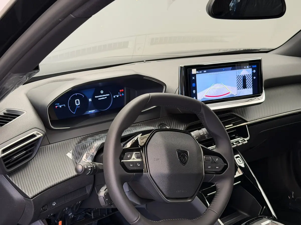 1.2 Hybrid 145 Allure | Active Safety Brake met camera en radar (automatisch noodremsysteem) met Distance Alert (waarschuwing dreigende aanrijding) | Advanced Active Safety Brake met camera 