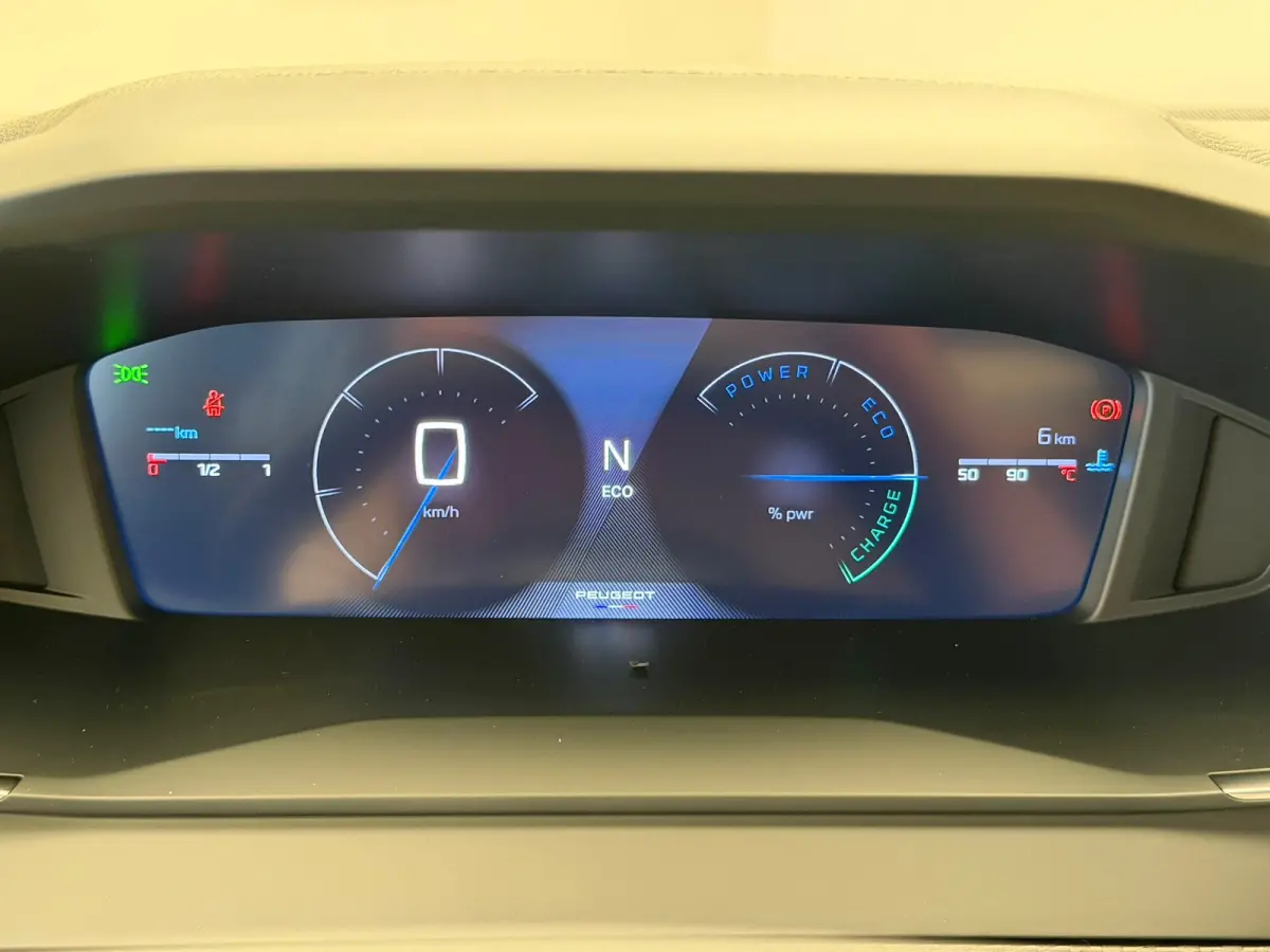 1.2 Hybrid 145 Allure | Active Safety Brake met camera en radar (automatisch noodremsysteem) met Distance Alert (waarschuwing dreigende aanrijding) | Advanced Active Safety Brake met camera 
