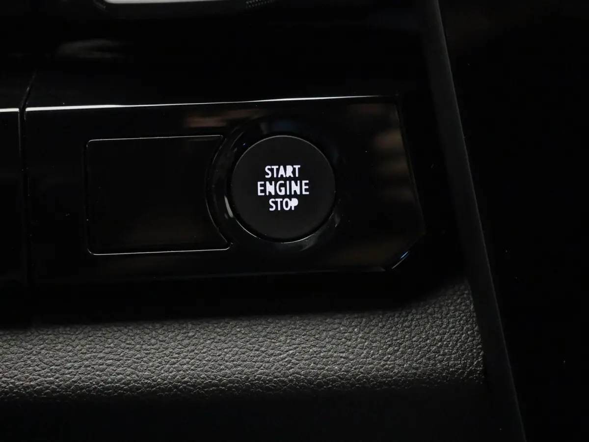 E-Tech full hybrid 200 iconic 5p. | Automaat | Apple Carplay / Android Auto | Harman/Kardon | Achteruitrijcamera | Parkeersensoren | Sfeerverlichting | Trekhaak |