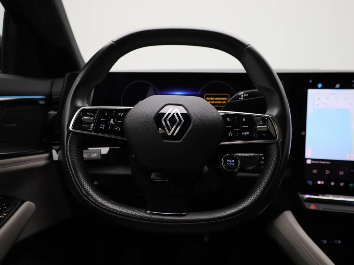 E-Tech full hybrid 200 iconic 5p. | Automaat | Apple Carplay / Android Auto | Harman/Kardon | Achteruitrijcamera | Parkeersensoren | Sfeerverlichting | Trekhaak |