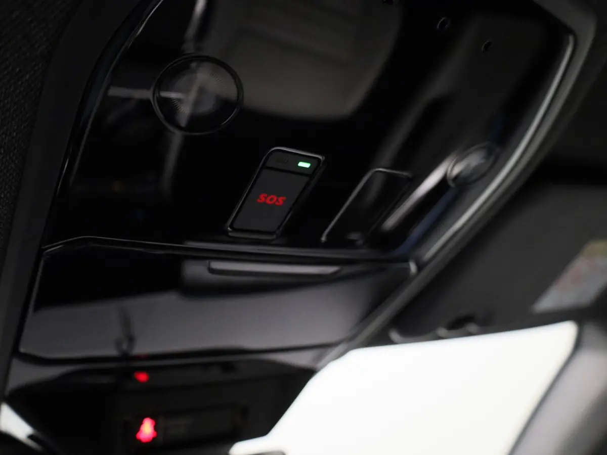 E-Tech full hybrid 200 iconic 5p. | Automaat | Apple Carplay / Android Auto | Harman/Kardon | Achteruitrijcamera | Parkeersensoren | Sfeerverlichting | Trekhaak |