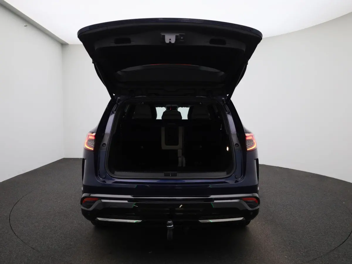E-Tech full hybrid 200 iconic 5p. | Automaat | Apple Carplay / Android Auto | Harman/Kardon | Achteruitrijcamera | Parkeersensoren | Sfeerverlichting | Trekhaak |