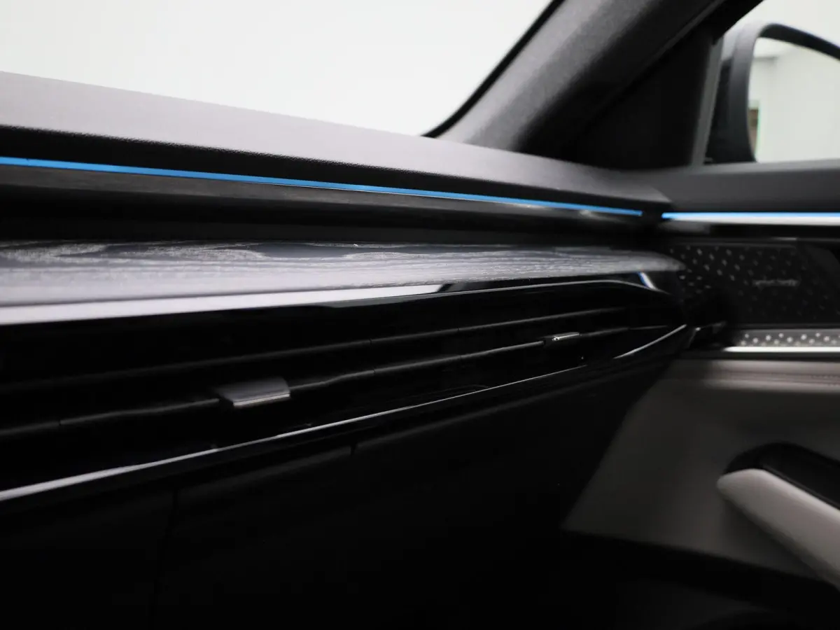 E-Tech full hybrid 200 iconic 5p. | Automaat | Apple Carplay / Android Auto | Harman/Kardon | Achteruitrijcamera | Parkeersensoren | Sfeerverlichting | Trekhaak |