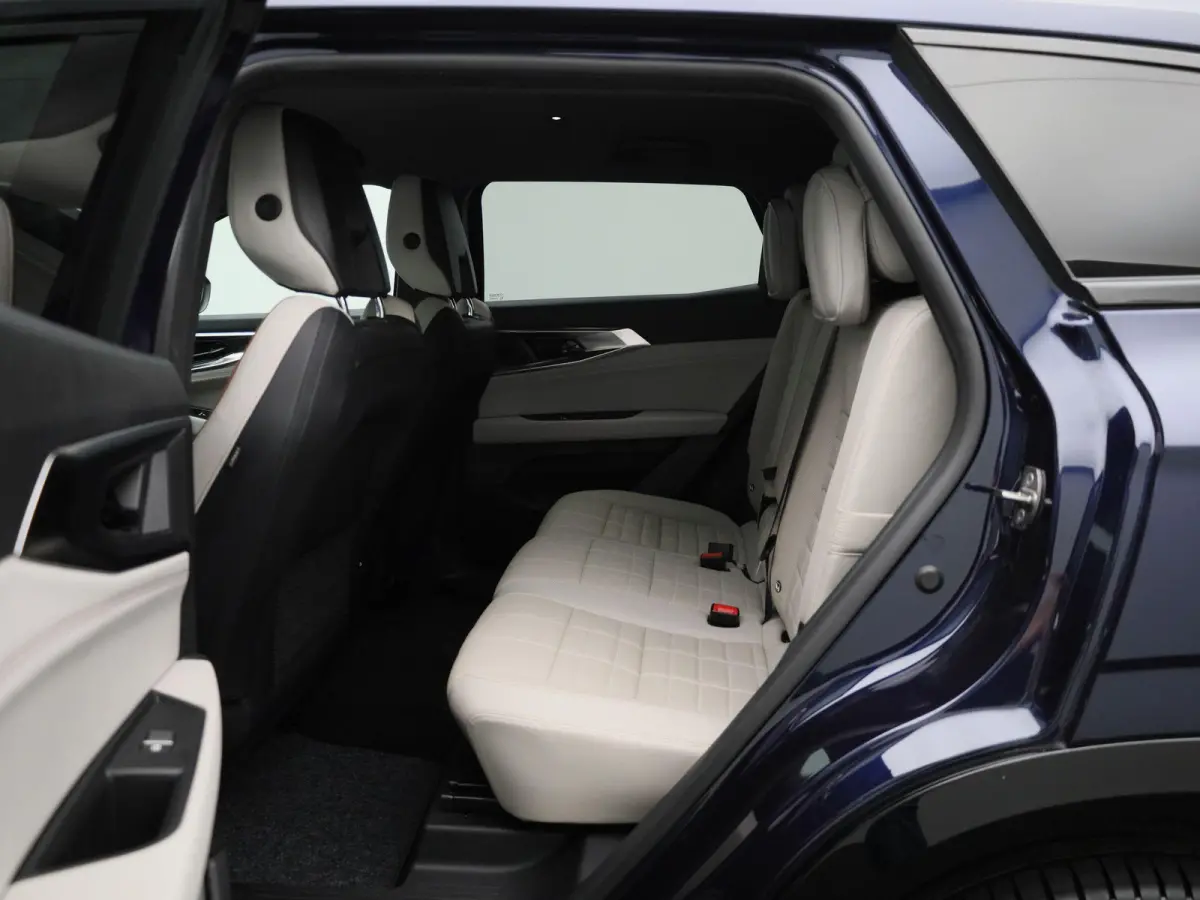 E-Tech full hybrid 200 iconic 5p. | Automaat | Apple Carplay / Android Auto | Harman/Kardon | Achteruitrijcamera | Parkeersensoren | Sfeerverlichting | Trekhaak |
