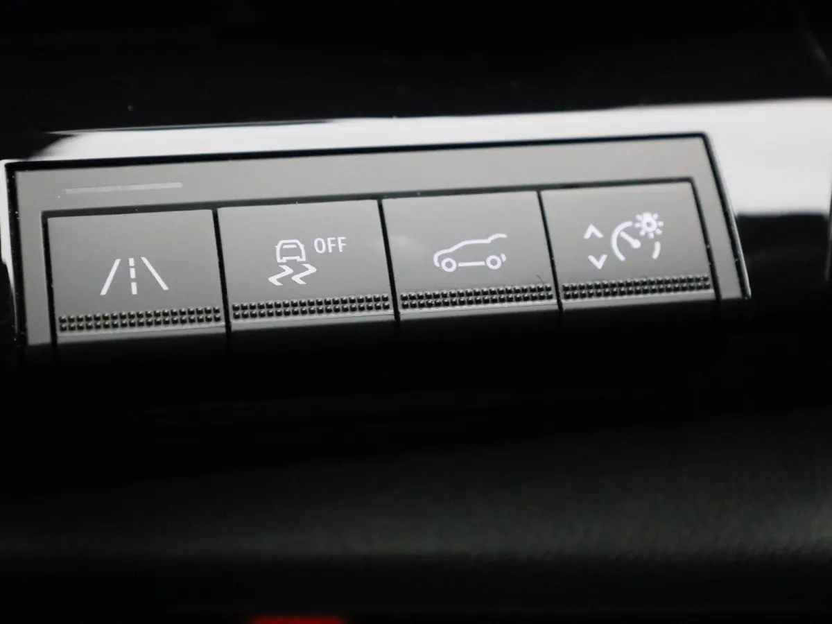 E-Tech full hybrid 200 iconic 5p. | Automaat | Apple Carplay / Android Auto | Harman/Kardon | Achteruitrijcamera | Parkeersensoren | Sfeerverlichting | Trekhaak |