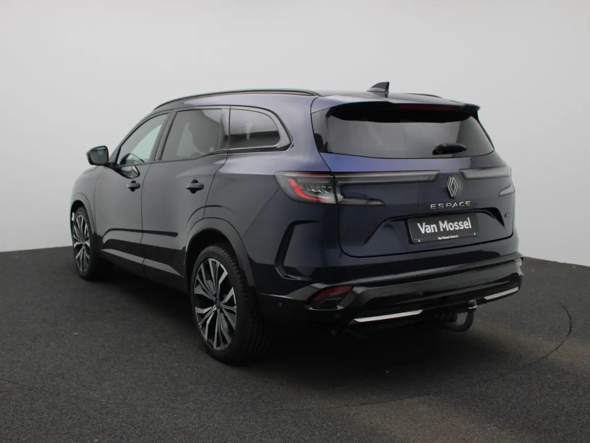 E-Tech full hybrid 200 iconic 5p. | Automaat | Apple Carplay / Android Auto | Harman/Kardon | Achteruitrijcamera | Parkeersensoren | Sfeerverlichting | Trekhaak |