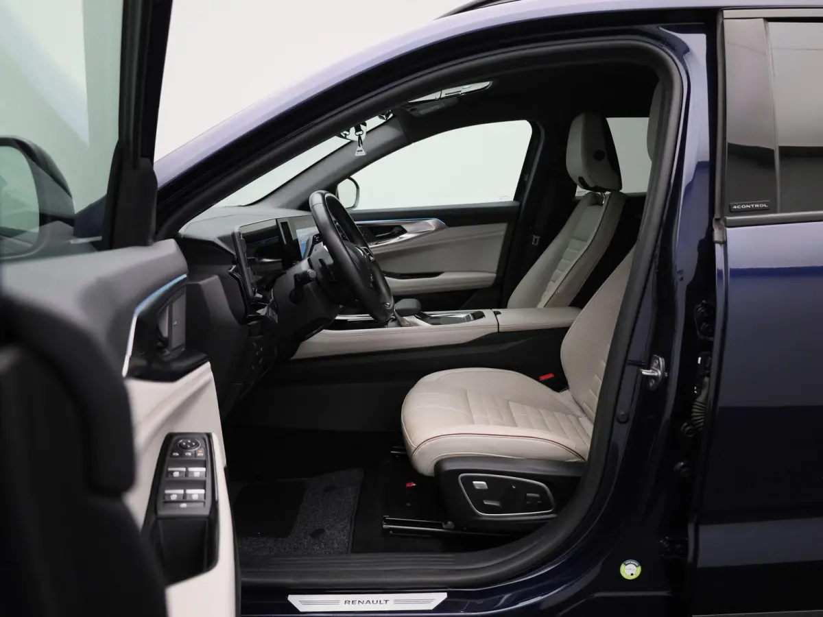 E-Tech full hybrid 200 iconic 5p. | Automaat | Apple Carplay / Android Auto | Harman/Kardon | Achteruitrijcamera | Parkeersensoren | Sfeerverlichting | Trekhaak |
