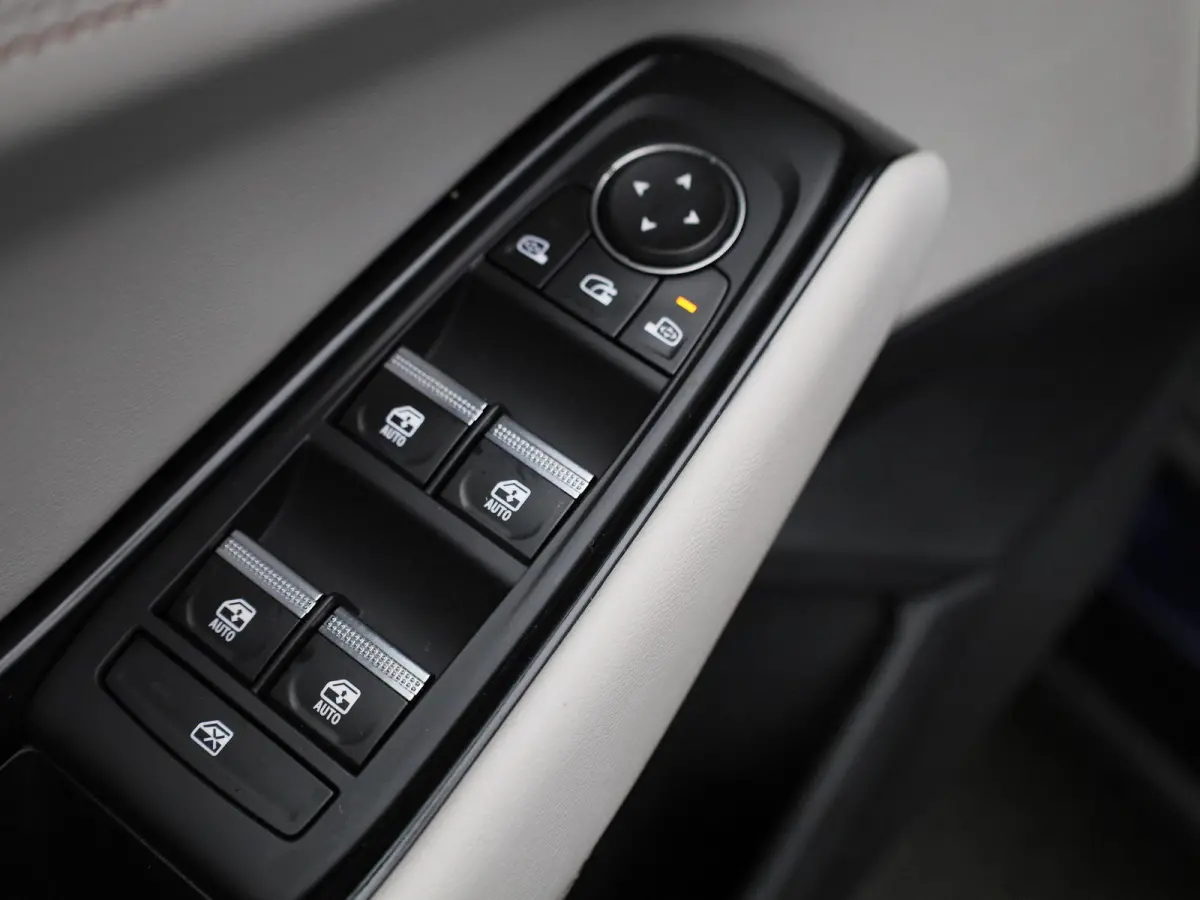 E-Tech full hybrid 200 iconic 5p. | Automaat | Apple Carplay / Android Auto | Harman/Kardon | Achteruitrijcamera | Parkeersensoren | Sfeerverlichting | Trekhaak |