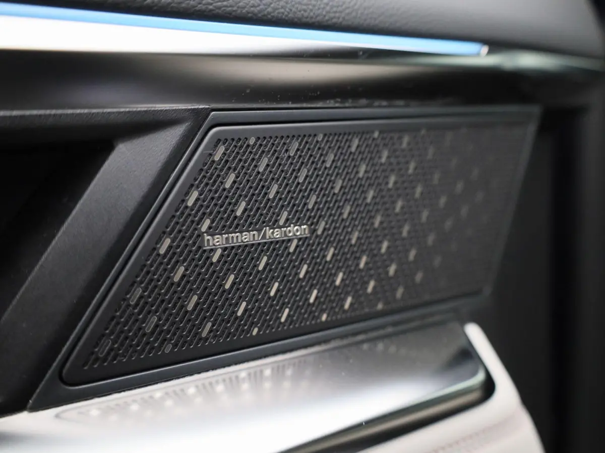 E-Tech full hybrid 200 iconic 5p. | Automaat | Apple Carplay / Android Auto | Harman/Kardon | Achteruitrijcamera | Parkeersensoren | Sfeerverlichting | Trekhaak |