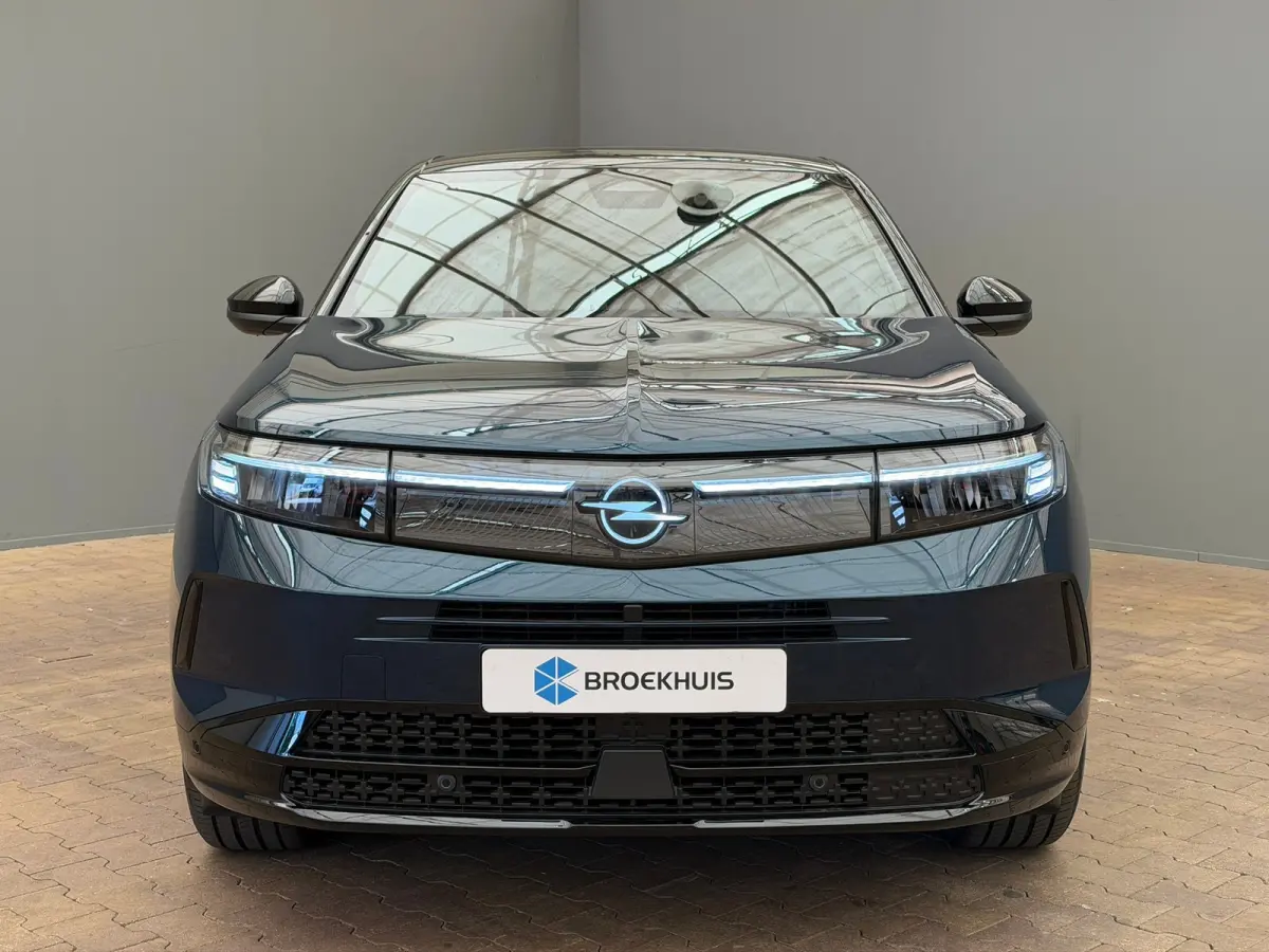 GS - PHEV, (2025A) | Draadloze telefoonlader (Inductie) | Elektronische klimaatregeling met twee zones | LED dagrijverlichting