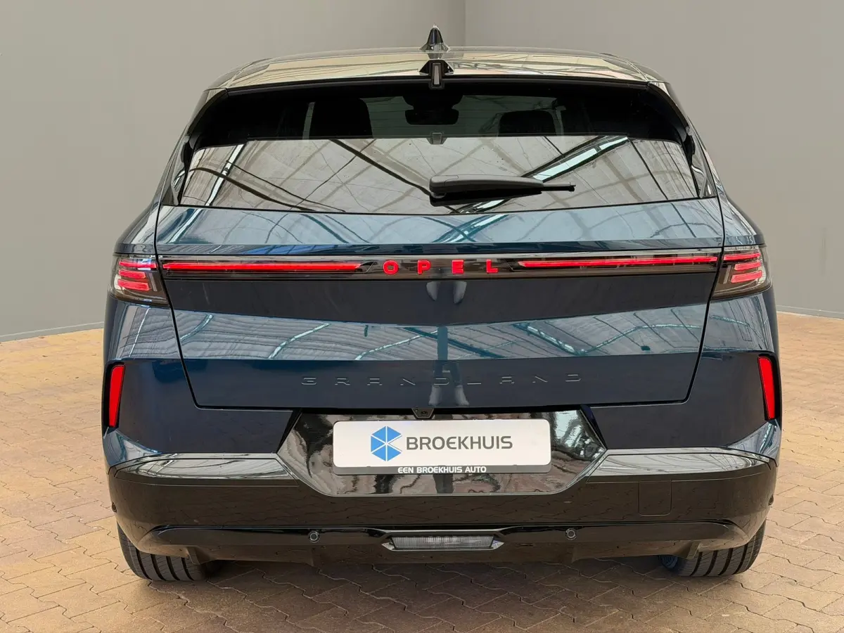 GS - PHEV, (2025A) | Draadloze telefoonlader (Inductie) | Elektronische klimaatregeling met twee zones | LED dagrijverlichting