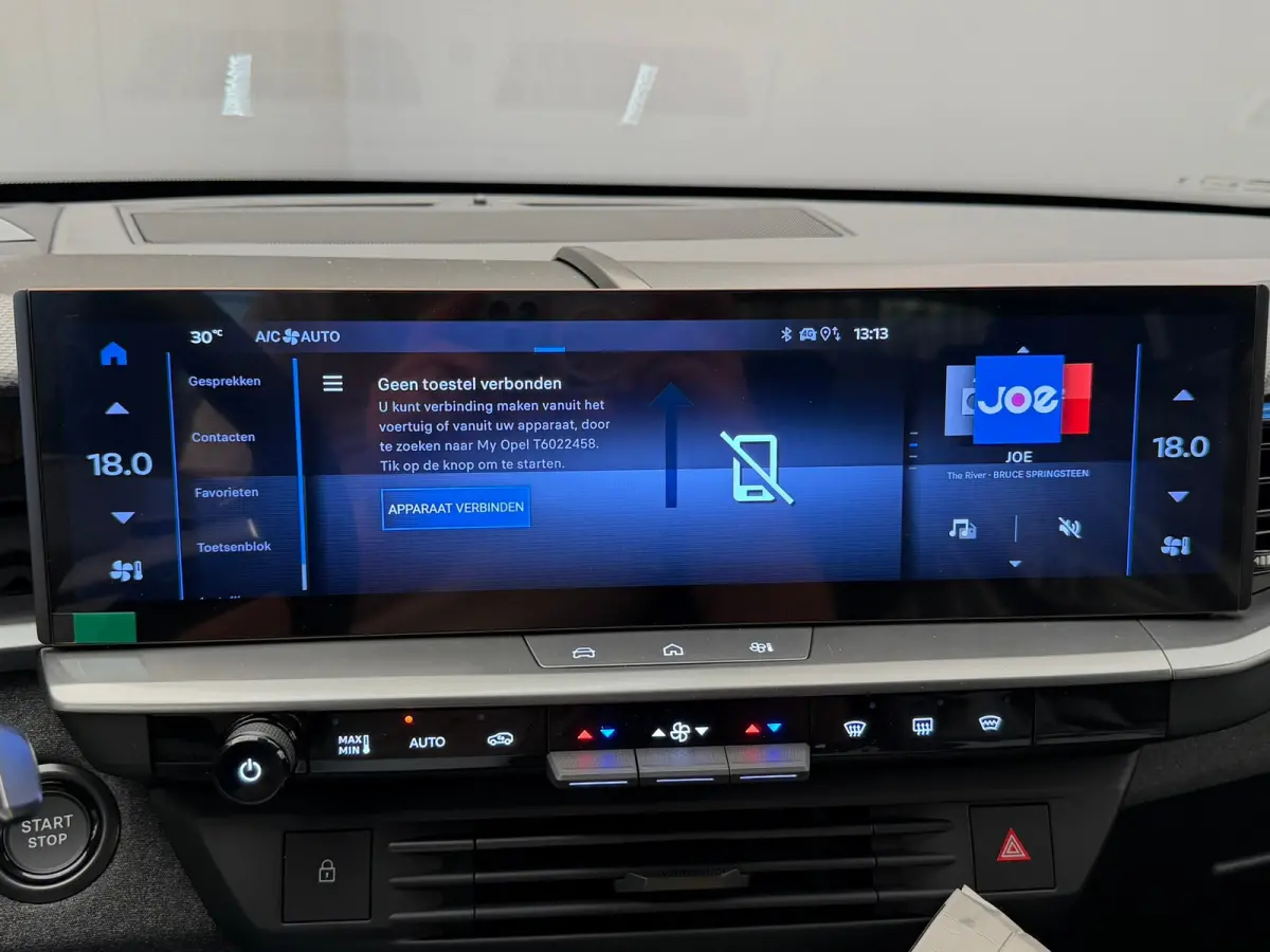 GS - PHEV, (2025A) | Draadloze telefoonlader (Inductie) | Elektronische klimaatregeling met twee zones | LED dagrijverlichting