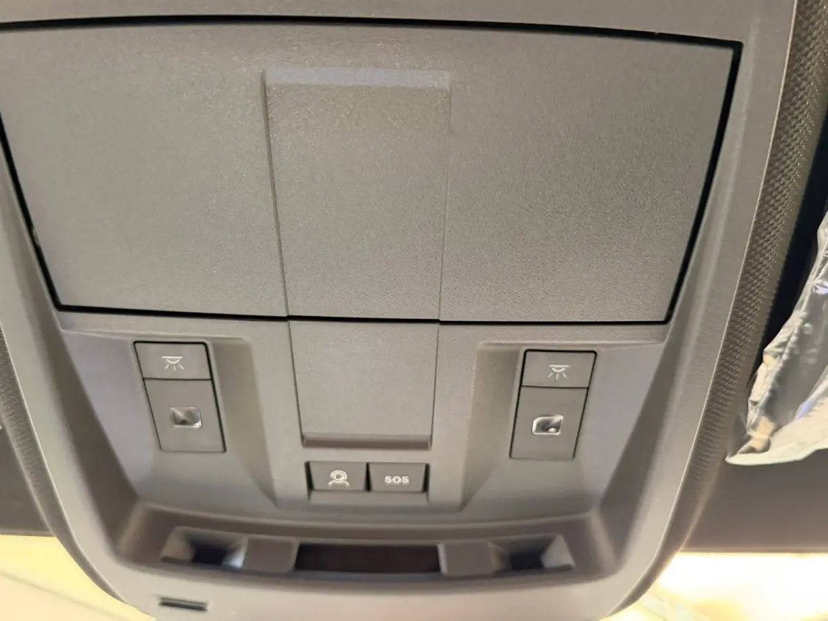 GS - PHEV, (2025A) | Draadloze telefoonlader (Inductie) | Elektronische klimaatregeling met twee zones | LED dagrijverlichting