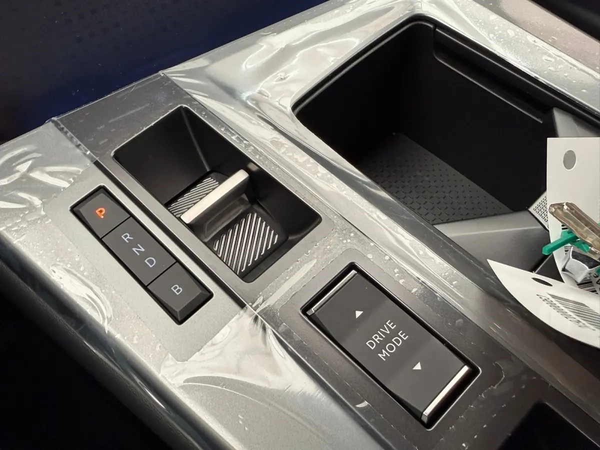 GS - PHEV, (2025A) | Draadloze telefoonlader (Inductie) | Elektronische klimaatregeling met twee zones | LED dagrijverlichting