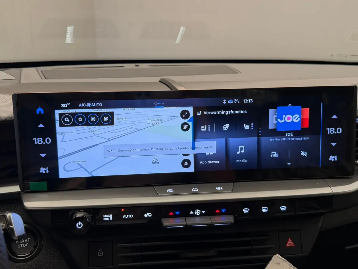 GS - PHEV, (2025A) | Draadloze telefoonlader (Inductie) | Elektronische klimaatregeling met twee zones | LED dagrijverlichting