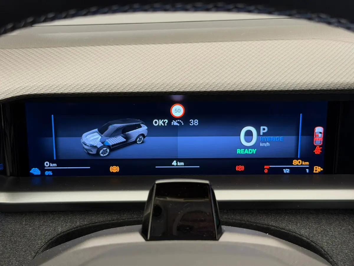 GS - PHEV, (2025A) | Draadloze telefoonlader (Inductie) | Elektronische klimaatregeling met twee zones | LED dagrijverlichting