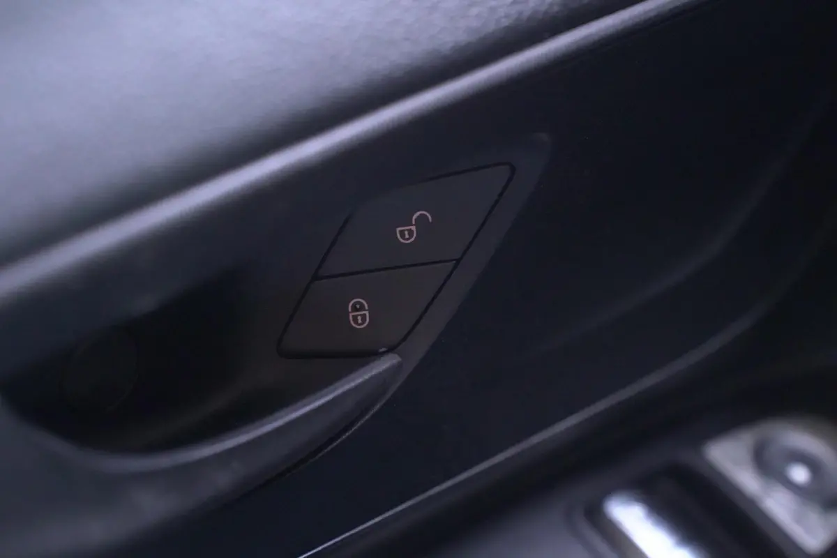 114 CDI 136 pk Aut. Lang Glazenwasser Edition Airco, Cruise Control, Imperiaal, Trekhaak, 2-Zits
