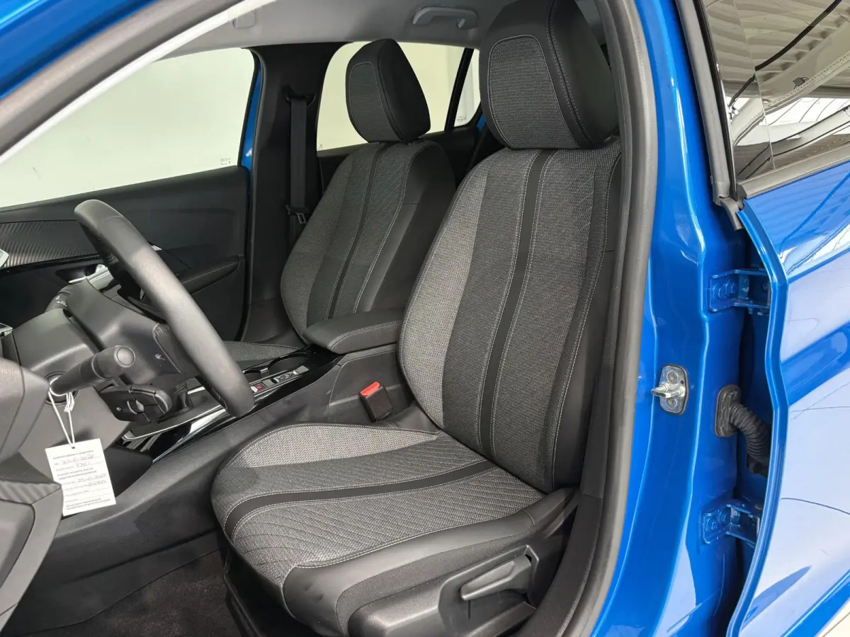 1.2 PureTech 100 Allure | Navigatie | Camera voor en achter | Blind Spot Monitor |