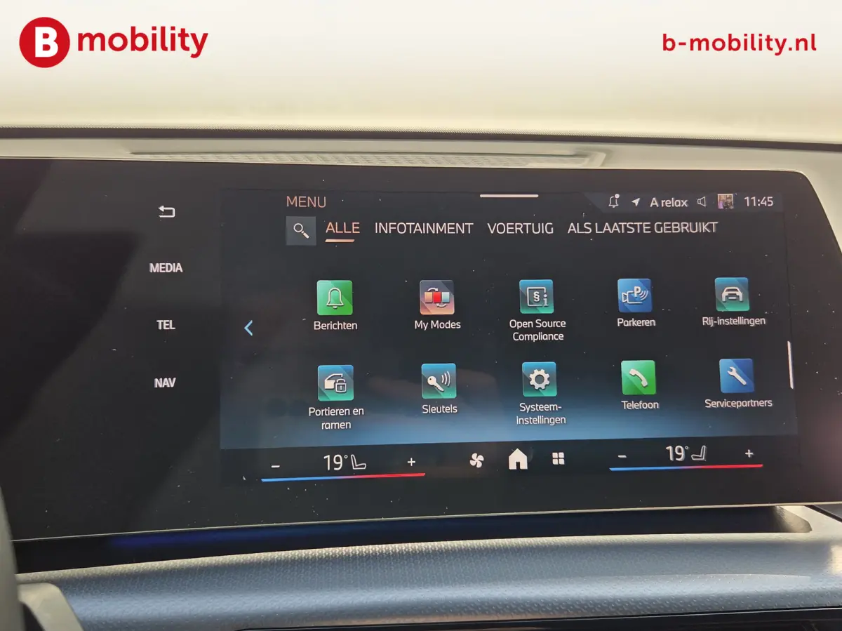 eDrive20 67 kWh M-Sport SOH 99% Driving Assist. Plus | Sportstoelen | Park Assist | Leer | Adaptive Cruise Control | DAB | NL Auto! | Achteruitrijcamera